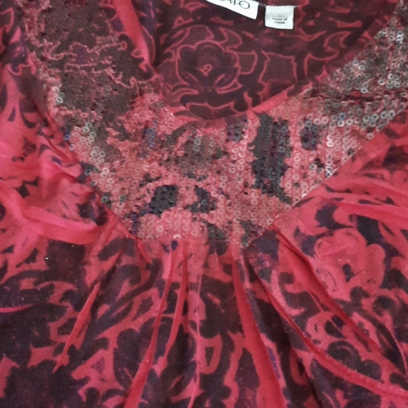 Tops - Picture 4 of 7